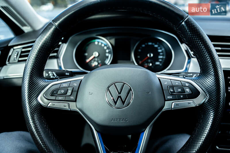 Универсал Volkswagen Passat 2021 в Киеве