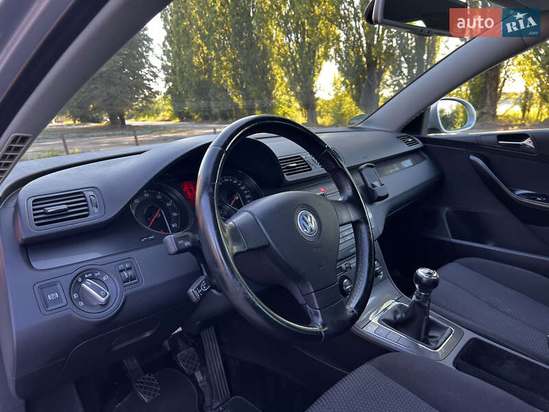 Седан Volkswagen Passat 2006 в Лубнах