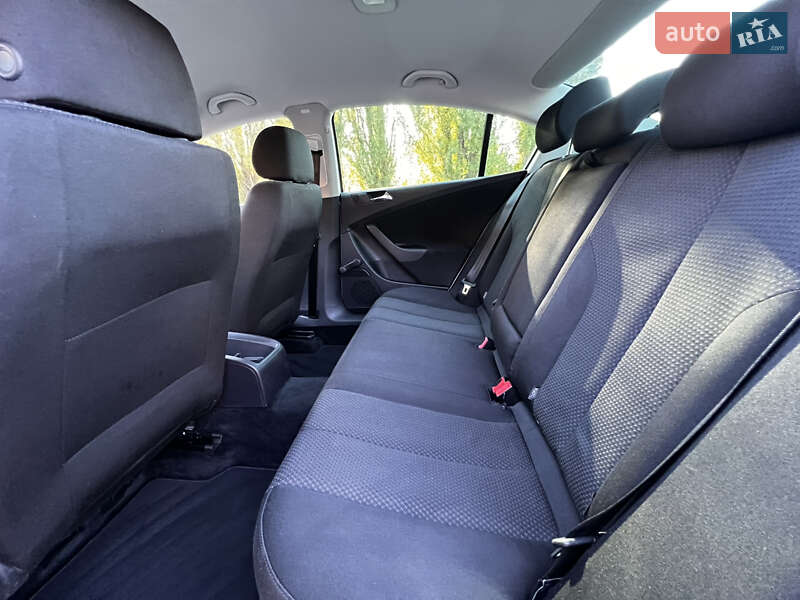 Седан Volkswagen Passat 2006 в Лубнах
