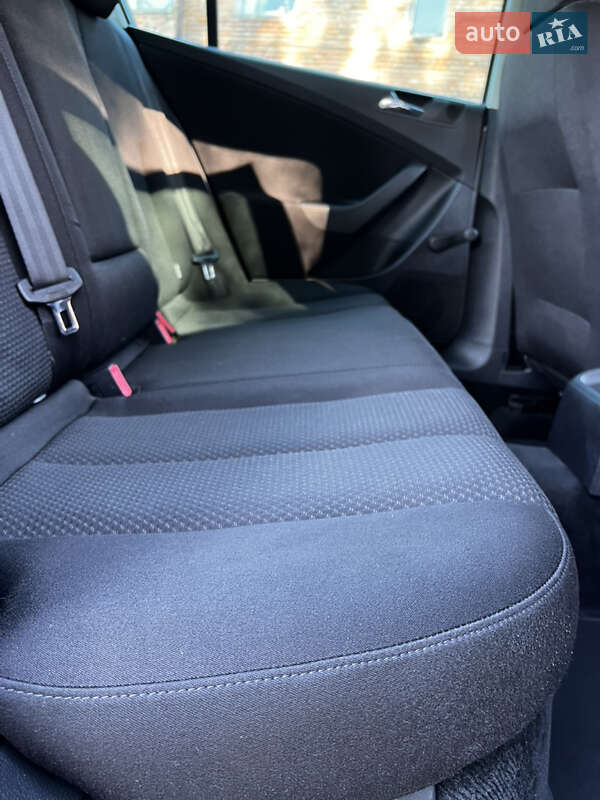 Седан Volkswagen Passat 2006 в Лубнах