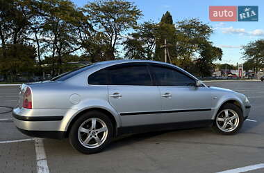 Седан Volkswagen Passat 2003 в 
