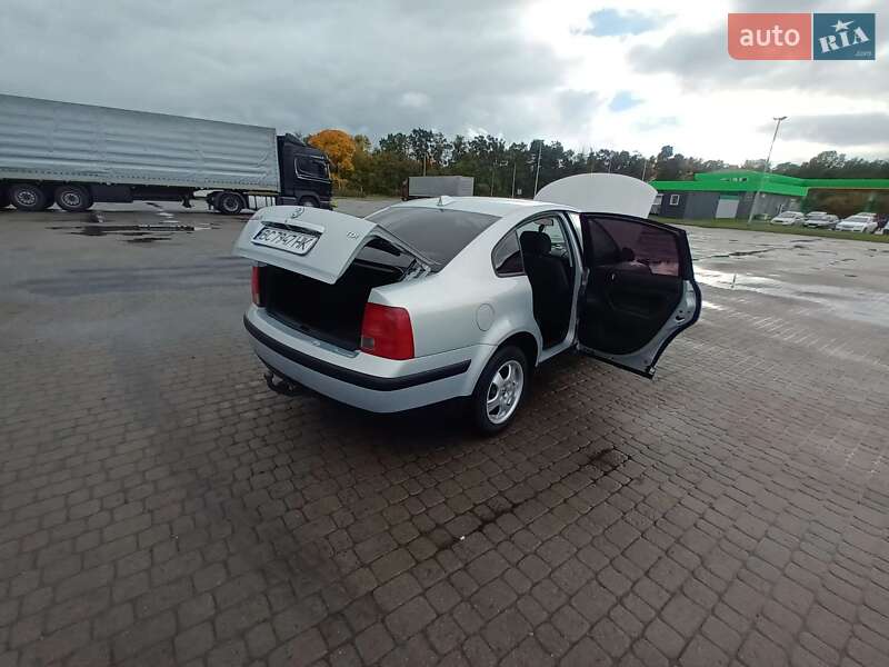 Седан Volkswagen Passat 1998 в Бродах