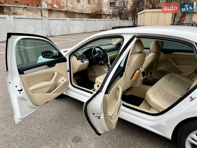 Седан Volkswagen Passat 2012 в Харькове