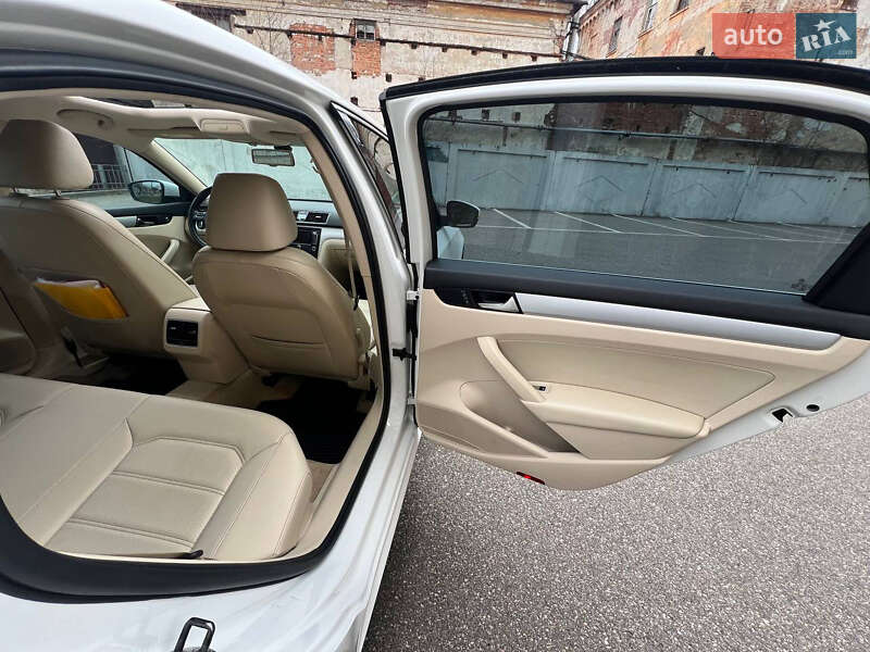 Седан Volkswagen Passat 2012 в Харькове