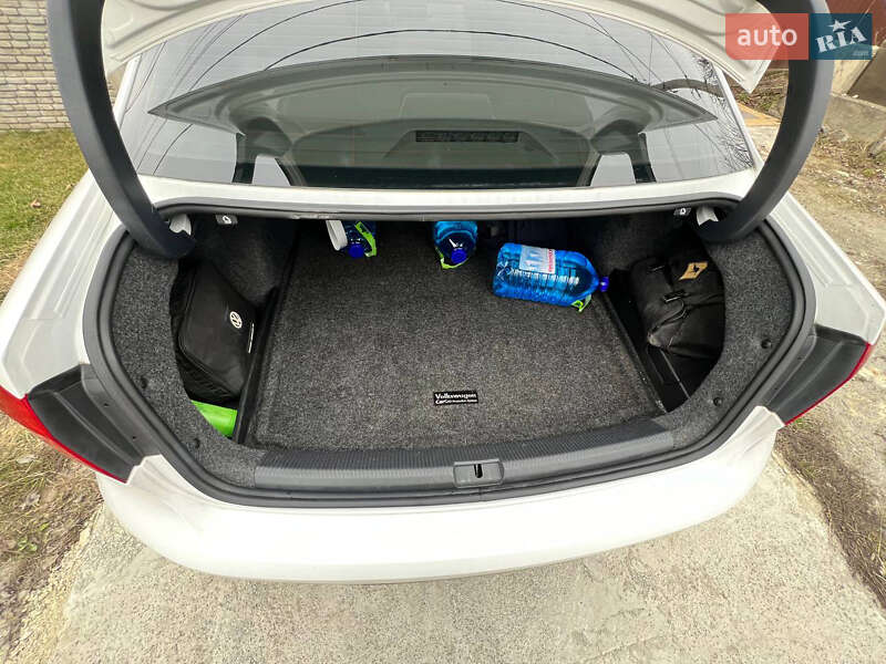 Седан Volkswagen Passat 2012 в Харькове