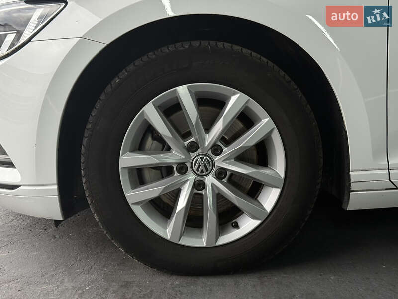 Седан Volkswagen Passat 2016 в Тячеве фото 15 Седан Volkswagen Passat 2016 в Тячеве