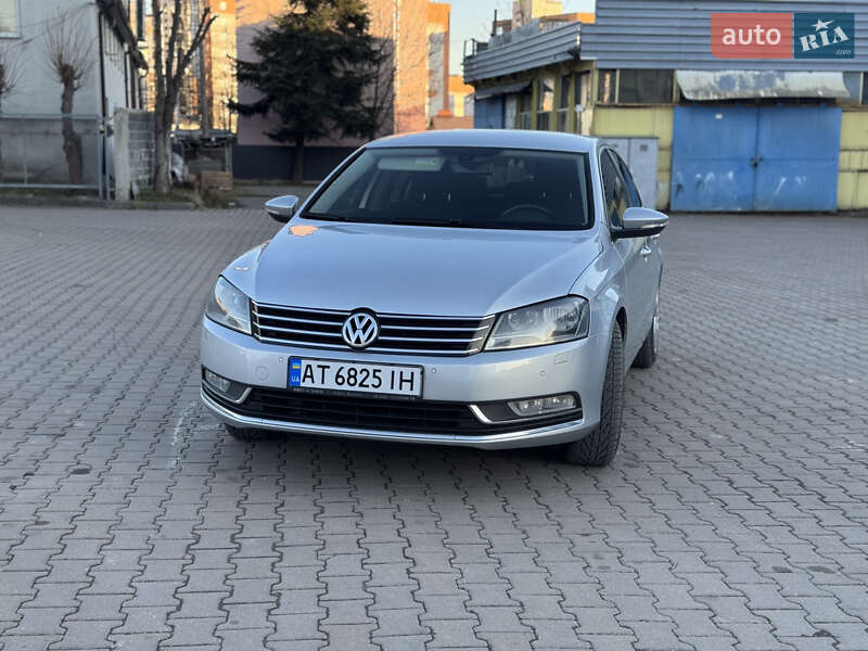 Седан Volkswagen Passat 2012 в Ивано-Франковске