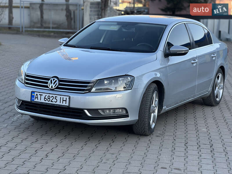 Седан Volkswagen Passat 2012 в Ивано-Франковске