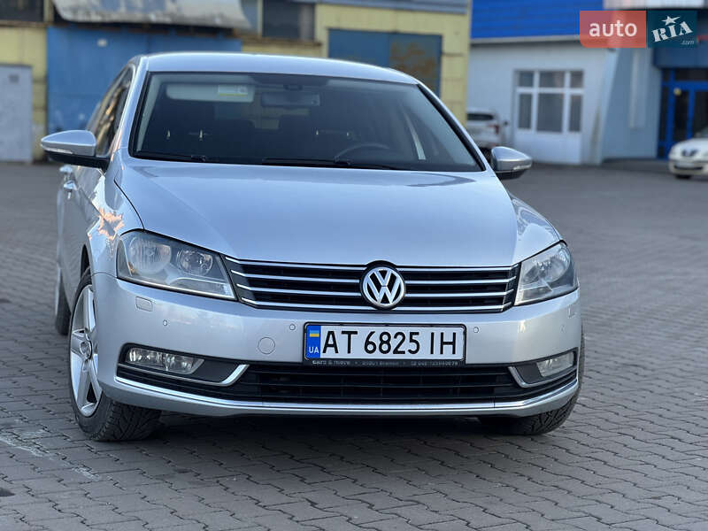 Седан Volkswagen Passat 2012 в Ивано-Франковске