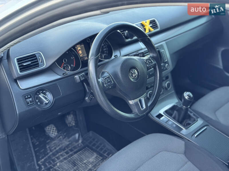 Седан Volkswagen Passat 2012 в Ивано-Франковске