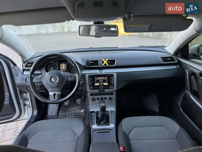 Седан Volkswagen Passat 2012 в Ивано-Франковске