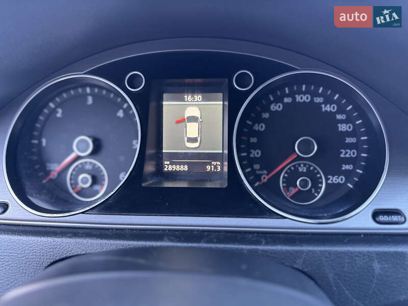Седан Volkswagen Passat 2012 в Ивано-Франковске