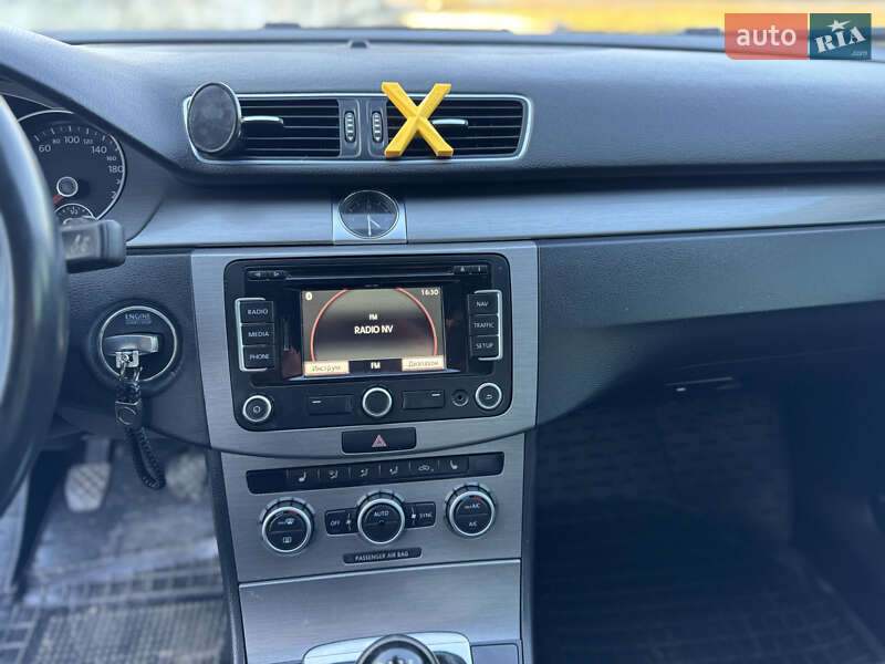 Седан Volkswagen Passat 2012 в Ивано-Франковске