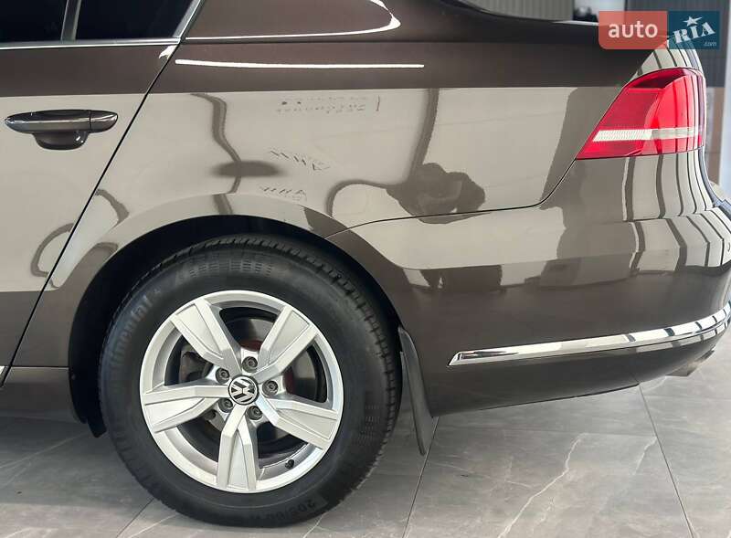 Седан Volkswagen Passat 2013 в Львове