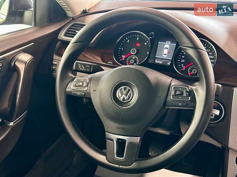 Седан Volkswagen Passat 2013 в Львове