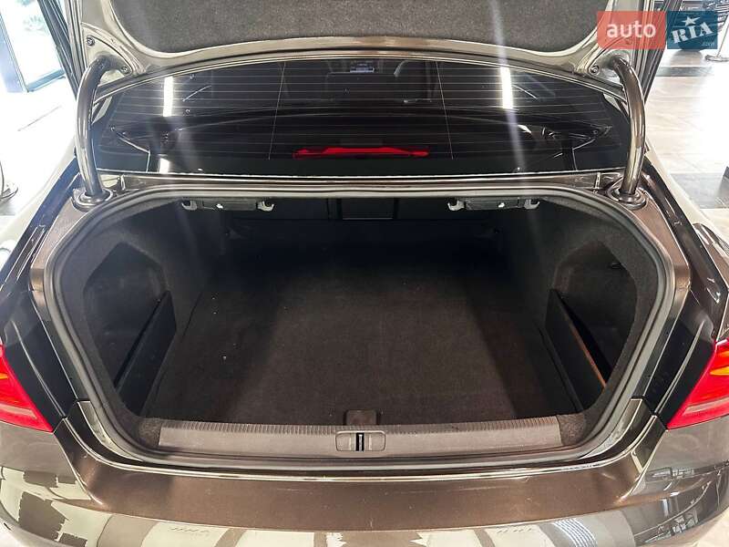 Седан Volkswagen Passat 2013 в Львове