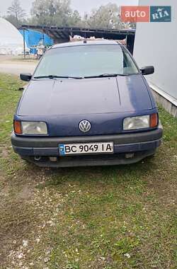 Седан Volkswagen Passat 1992 в Бродах