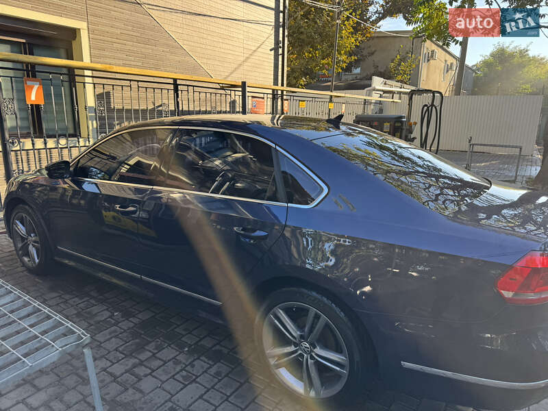 Седан Volkswagen Passat 2014 в Одессе