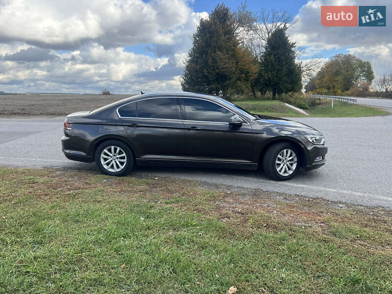 Седан Volkswagen Passat 2016 в Немирове