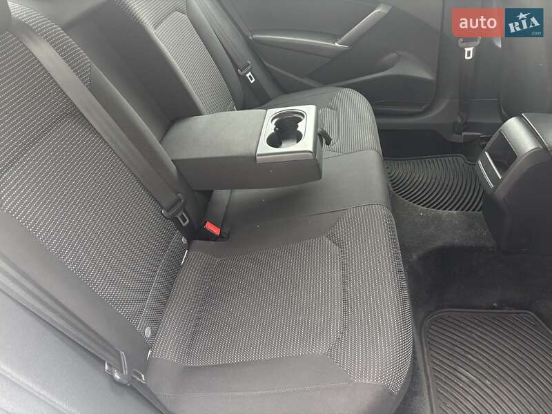 Седан Volkswagen Passat 2015 в Львове