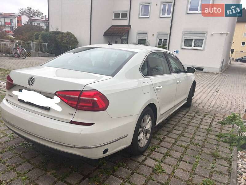 Седан Volkswagen Passat 2015 в Львове