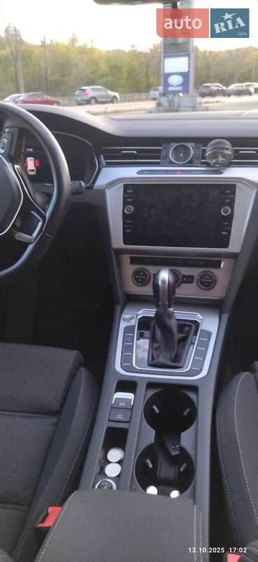 Универсал Volkswagen Passat 2018 в Киеве