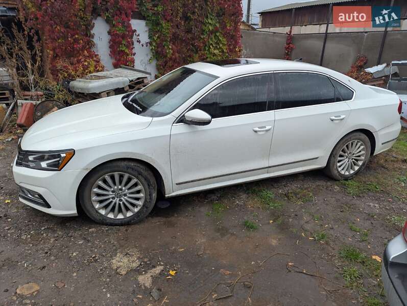 Седан Volkswagen Passat 2016 в Сумах