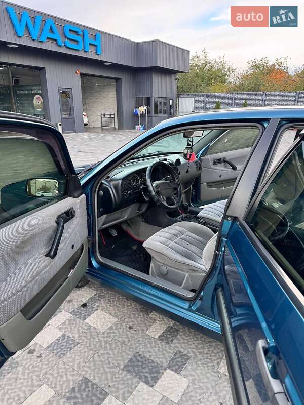 Седан Volkswagen Passat 1991 в Харькове