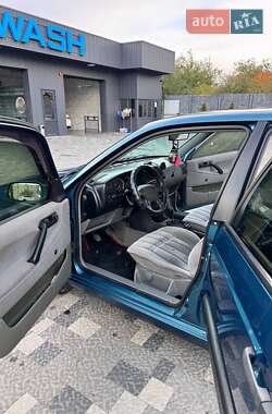 Седан Volkswagen Passat 1991 в 