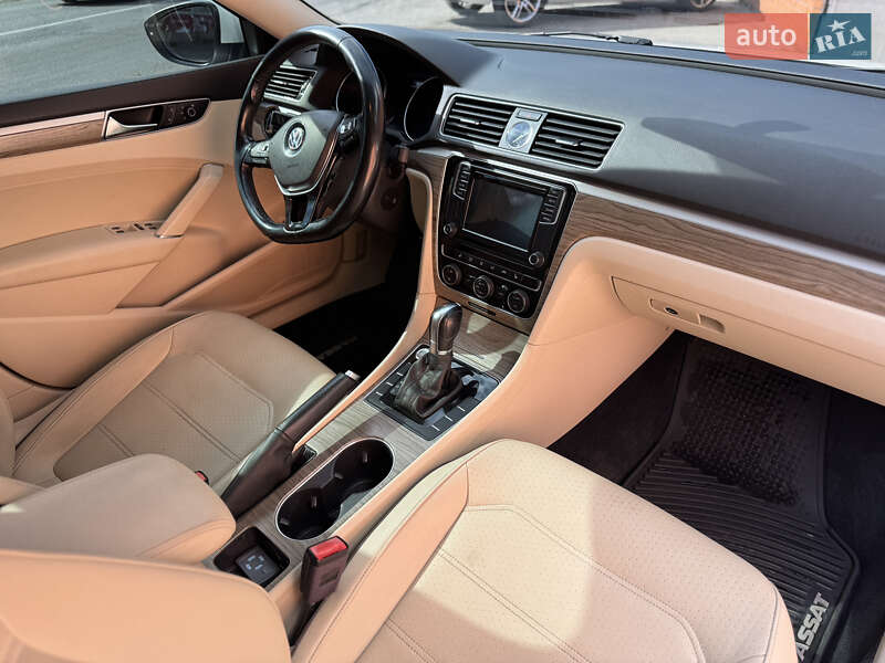 Седан Volkswagen Passat 2017 в Дніпрі