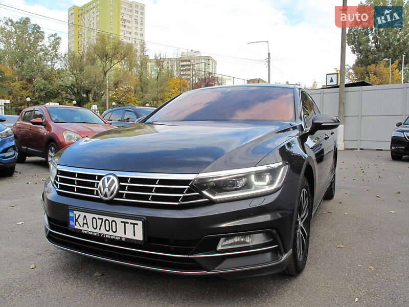 Седан Volkswagen Passat 2018 в Киеве