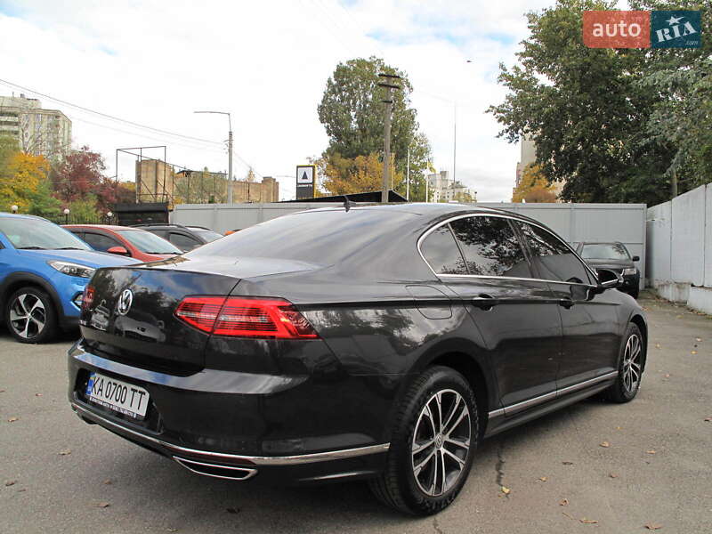 Седан Volkswagen Passat 2018 в Киеве