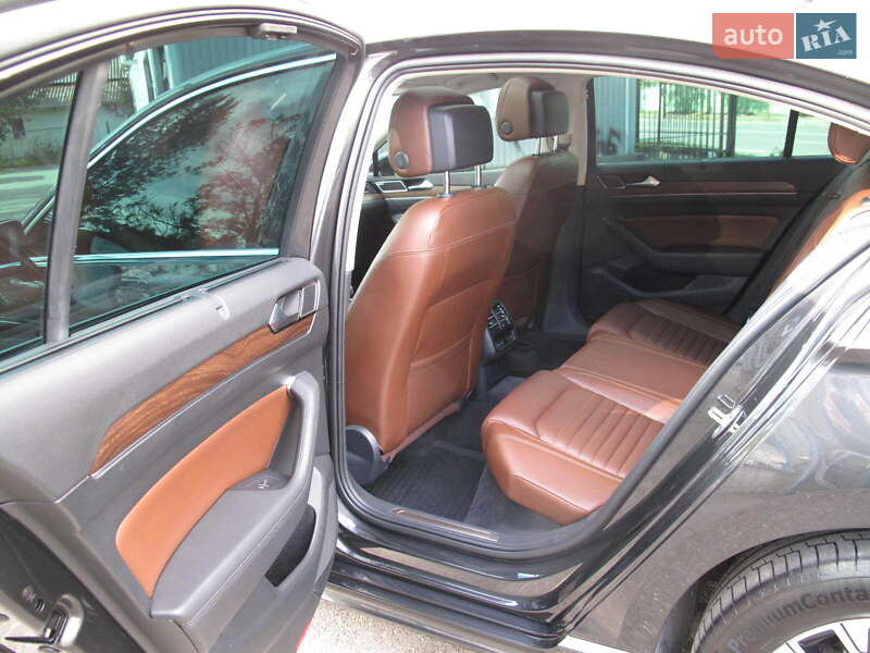 Седан Volkswagen Passat 2018 в Киеве