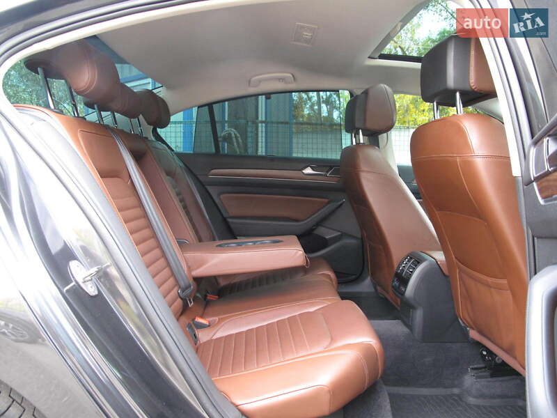 Седан Volkswagen Passat 2018 в Киеве