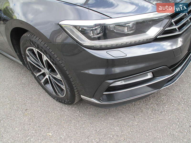 Седан Volkswagen Passat 2018 в Киеве
