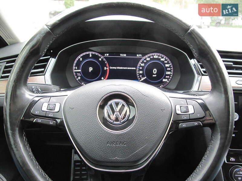 Седан Volkswagen Passat 2018 в Киеве