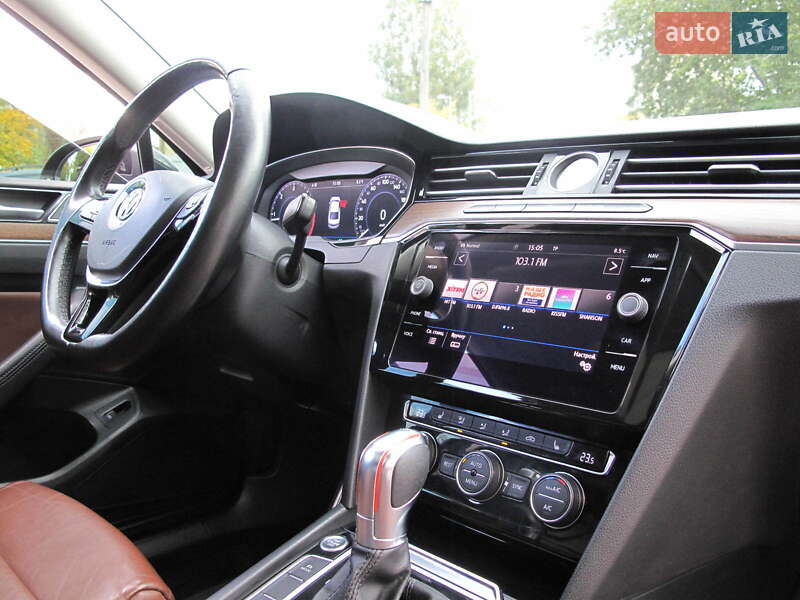 Седан Volkswagen Passat 2018 в Киеве