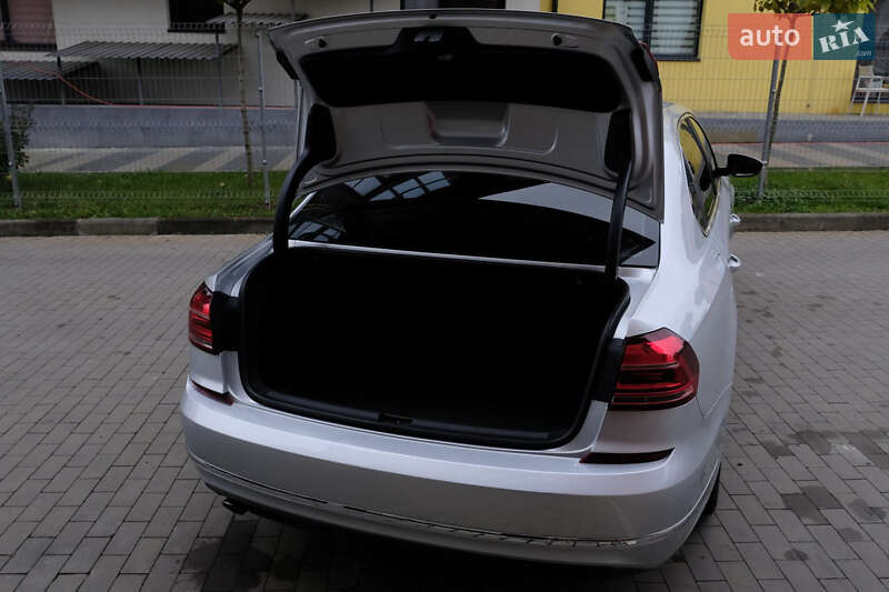 Седан Volkswagen Passat 2016 в Луцьку