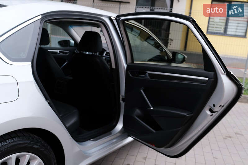 Седан Volkswagen Passat 2016 в Луцьку