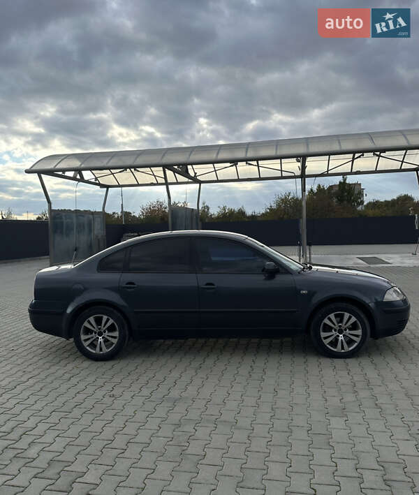 Седан Volkswagen Passat 2002 в Летичіві