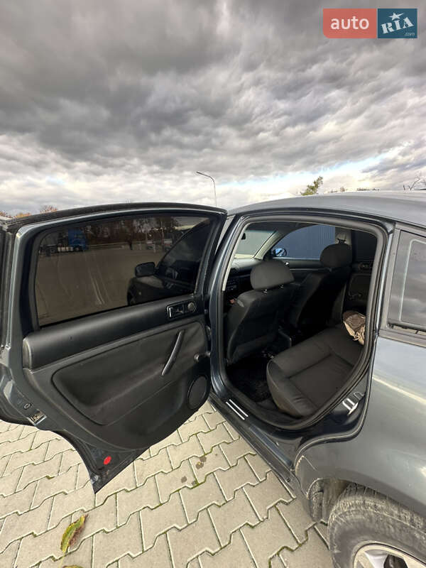 Седан Volkswagen Passat 2002 в Летичіві