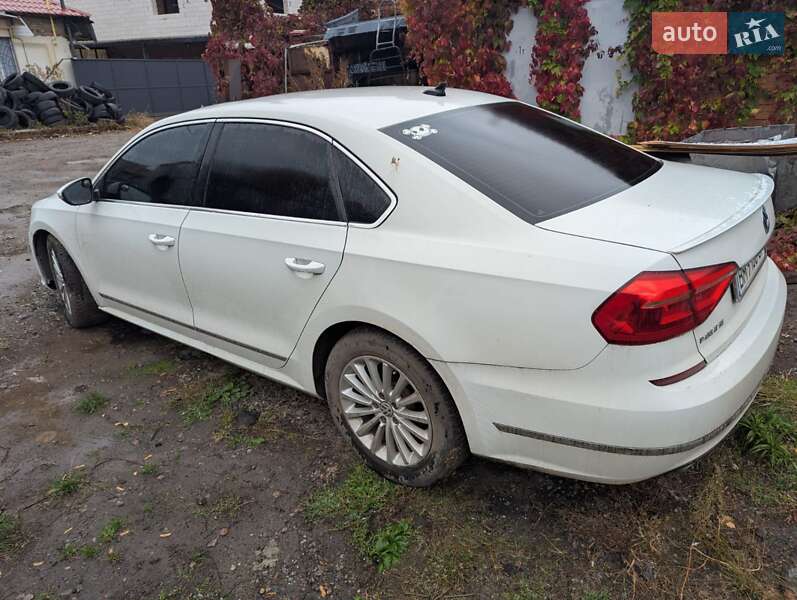 Седан Volkswagen Passat 2016 в Сумах