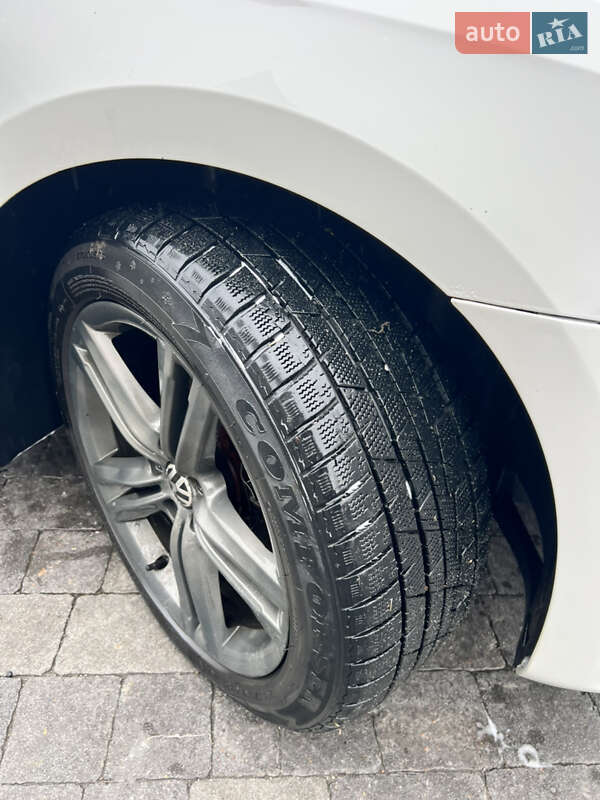 Седан Volkswagen Passat 2012 в Львове