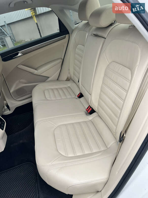 Седан Volkswagen Passat 2012 в Львове