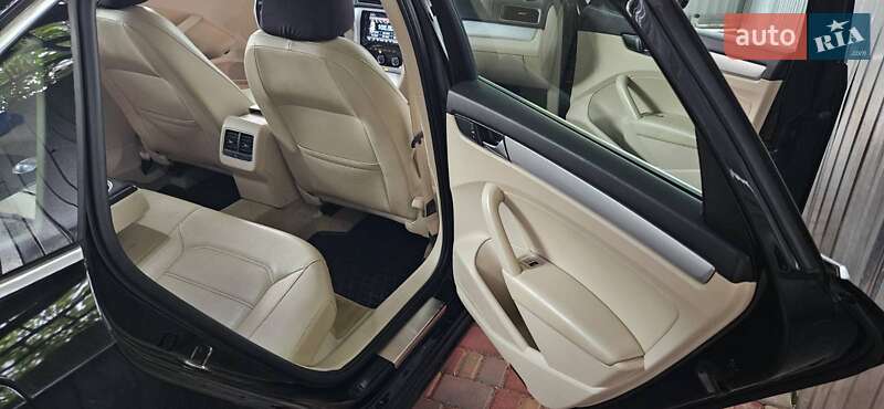 Седан Volkswagen Passat 2013 в Киеве
