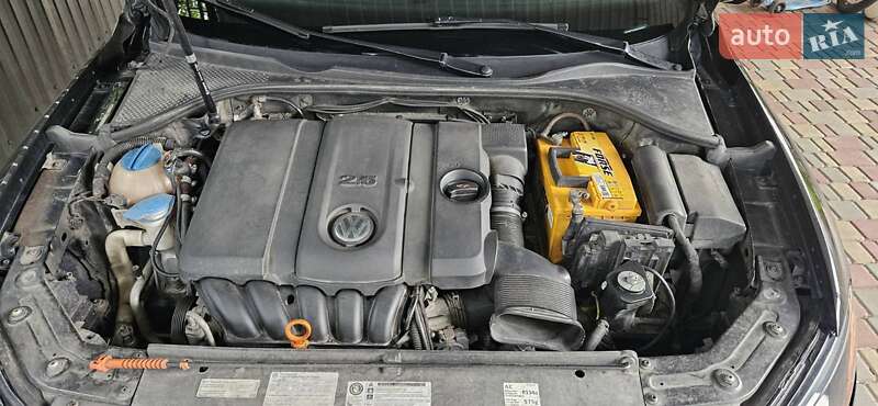 Седан Volkswagen Passat 2013 в Киеве