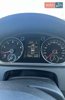 Універсал Volkswagen Passat 2012 в 