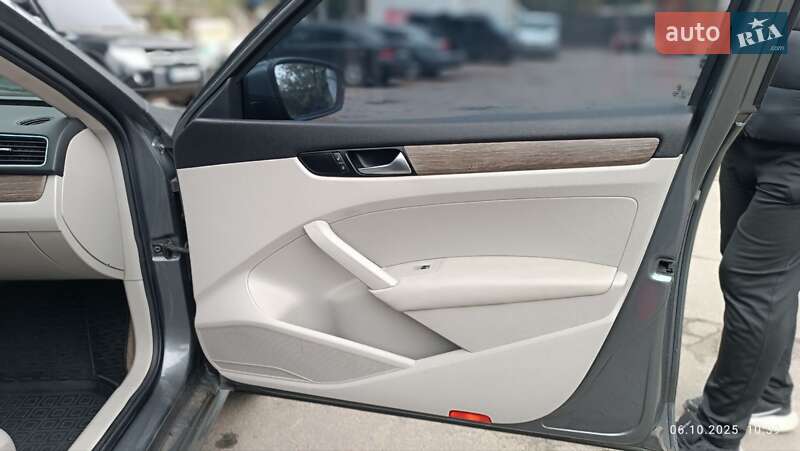 Седан Volkswagen Passat 2012 в Києві