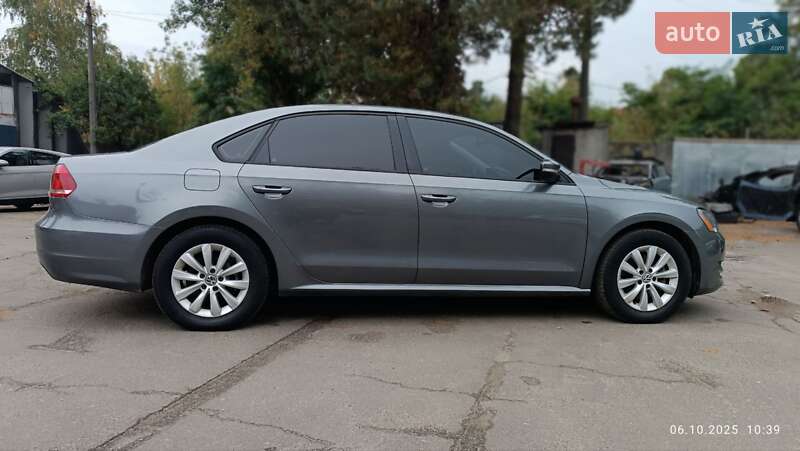 Седан Volkswagen Passat 2012 в Києві