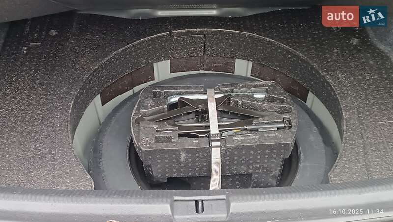 Седан Volkswagen Passat 2012 в Києві